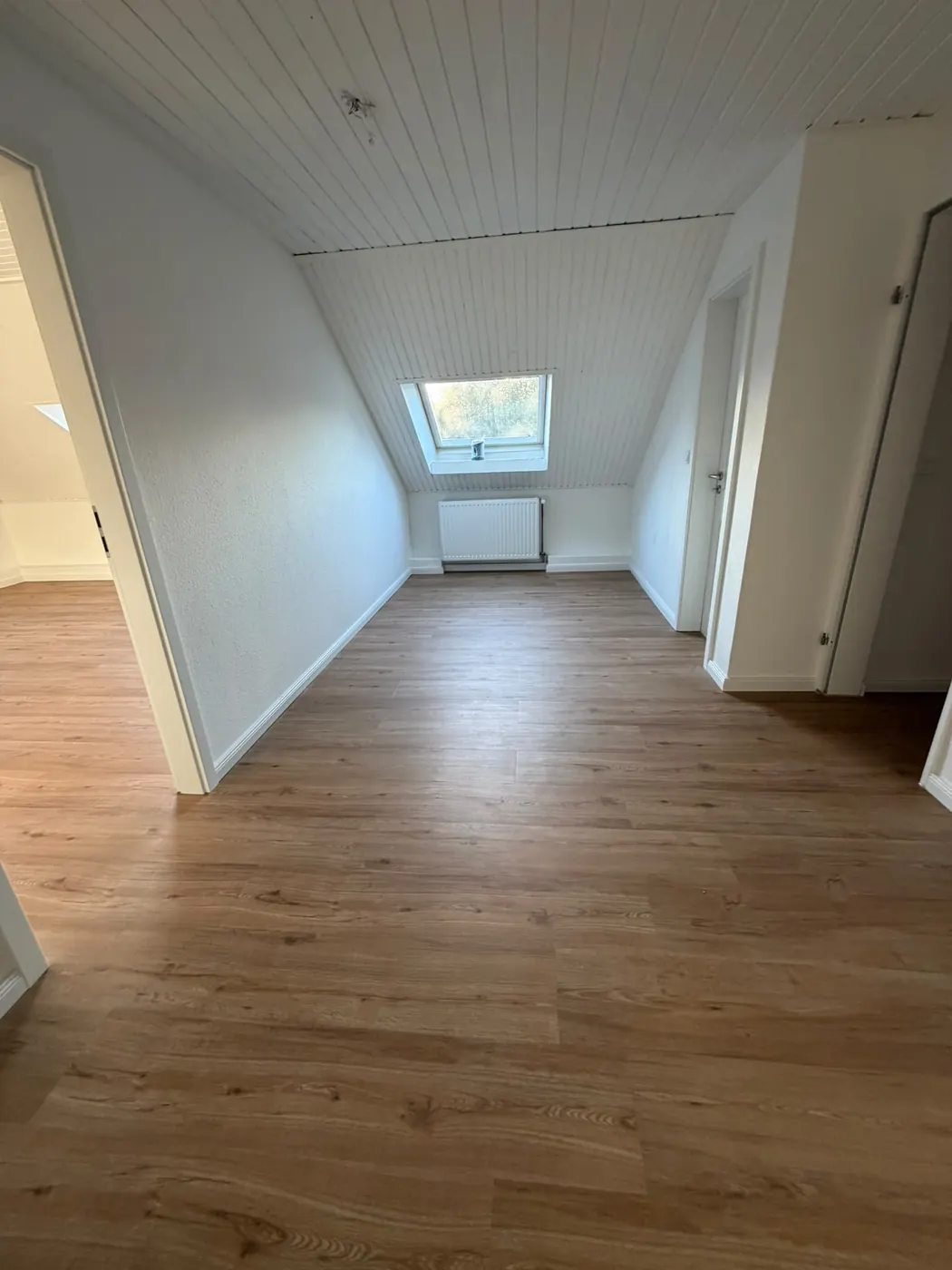 Dachgeschoss-Flur mit neuem Boden