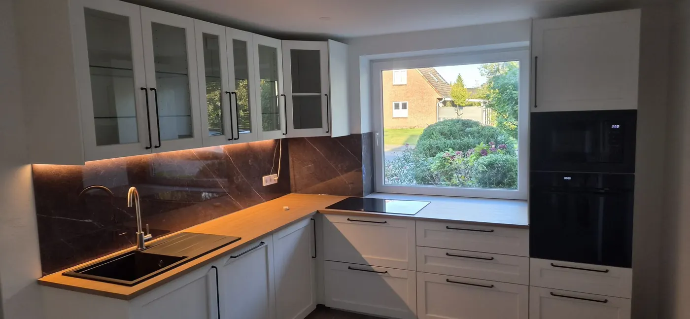 Küche mit Unterbauleuchten